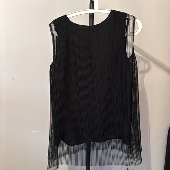 Black sleeves top - Picture 1 of 3